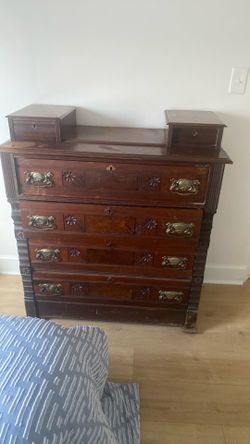 Dresser antique