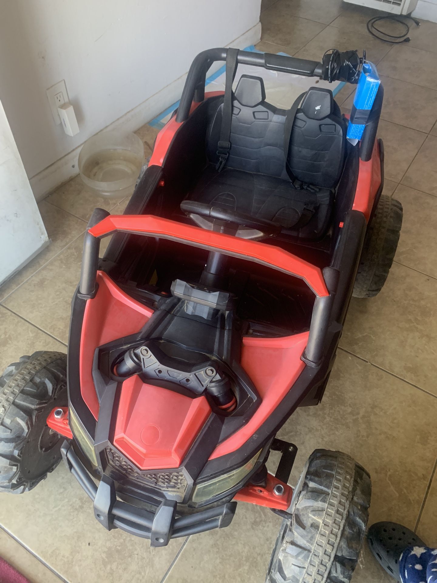 Un carrito eléctrico en buenas condiciones 150 o mejor oferta, moto eléctrica en perfectas, condiciones prende, corre bien, quiero 300 pela Moto