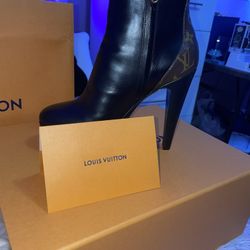 Style and fashion  Louis vuitton slippers, Louis vuitton shoes heels, Louis  vuitton shoes