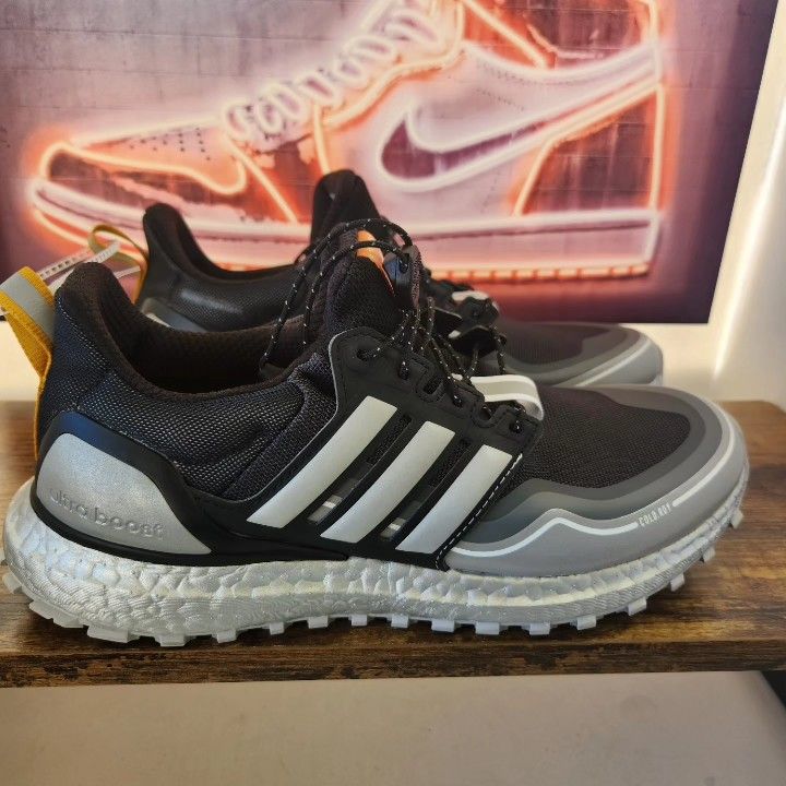 Adidas FW8696 Ultraboost Winter C.Rdy Dna Mens Running Sneakers
Size 7.5 men or 8.5 women
Brand New