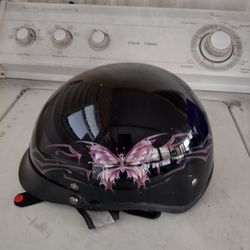 Motorcycle helmet/style is half