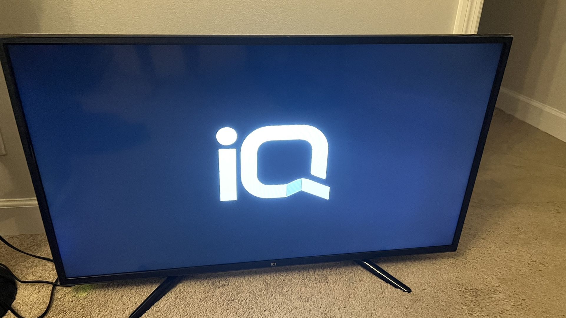 IQ TV 39 Inch