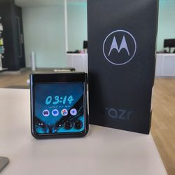 ‼️NEW Moto Razr 5G‼️
