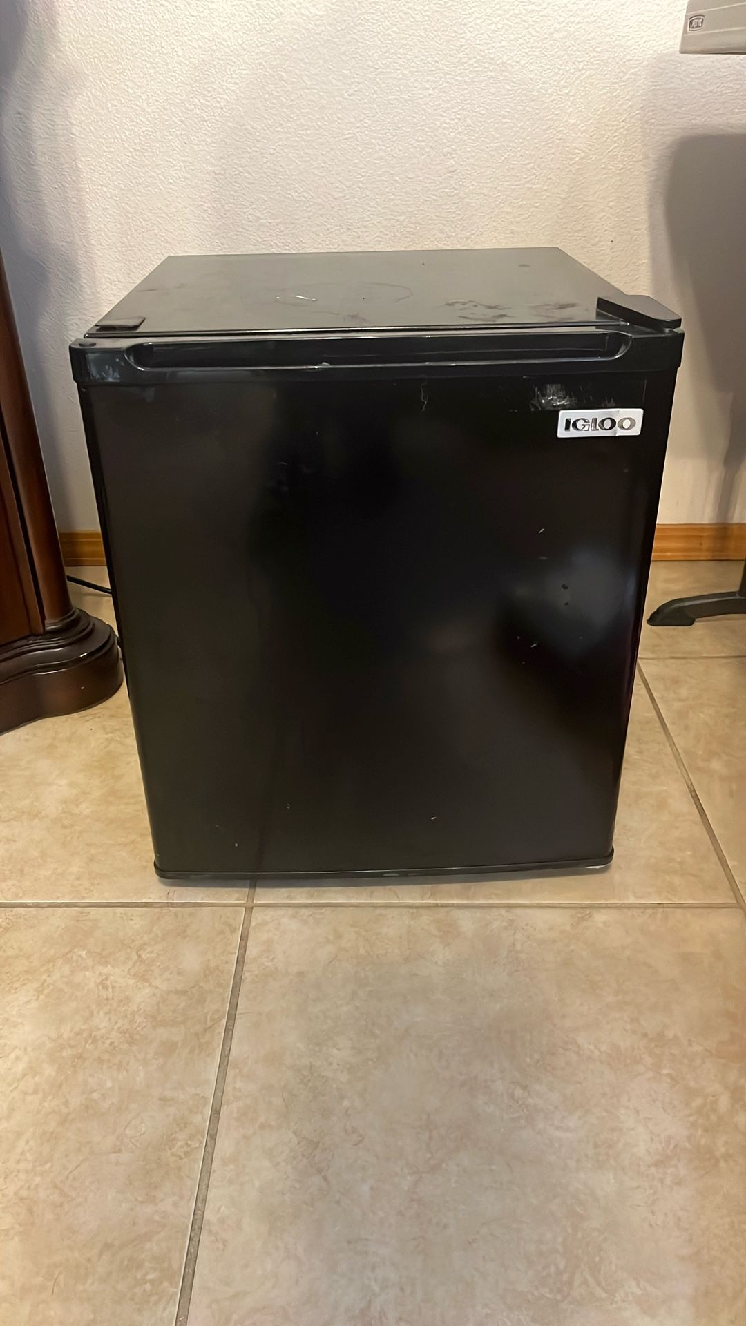 Igloo Mini Fridge With Freezer
