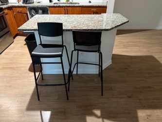 2 Barstools