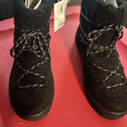 Cocoon Snow Black Boots Size 7 & 8 - Old Navy