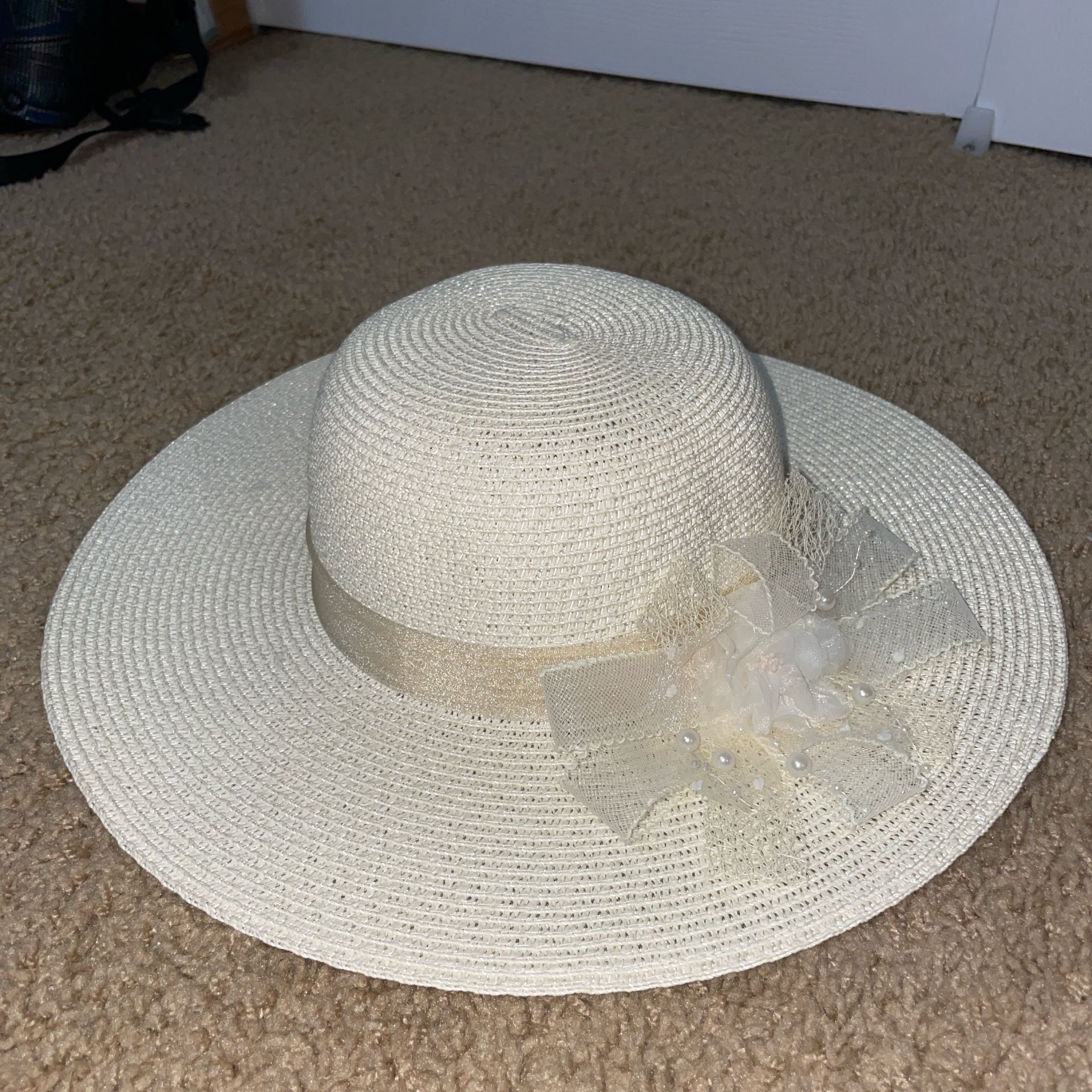 15 inch cream woven with flowery ribbon & lace and pearls detailing straw sun / beach hat 