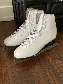 Women’s Ice Skates, Size 9