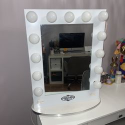 Hollywood Vanity Mirror - Vanity Girl Hollywood Dimmable Light Bulb Mirror With Outlets