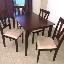 5 pc. Dining/Kitchen table set! Wood! Brand new! 