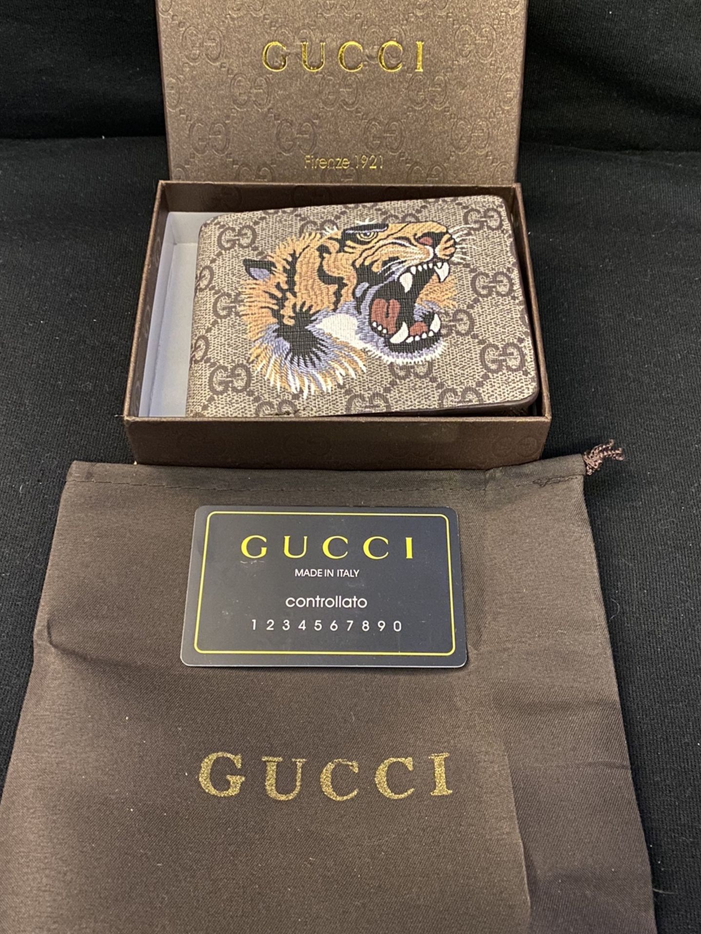 Gucci Beige GG Supreme Tiger Wallet