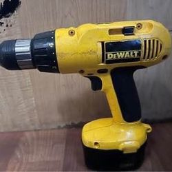 DEWALT 14.4V cordless drill/driver