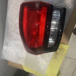 2011-2021 Jeep Grand Cherokee Left Tail Light 