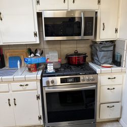 Stove And Micro Wave 