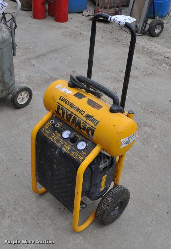 DeWALT 4.5 gallon air compressor for