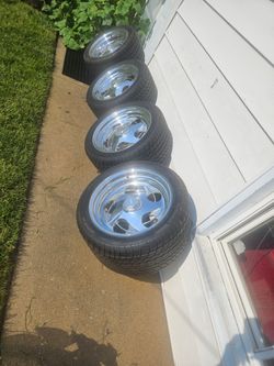 Rims and tires  17x11  back 17x10  front.