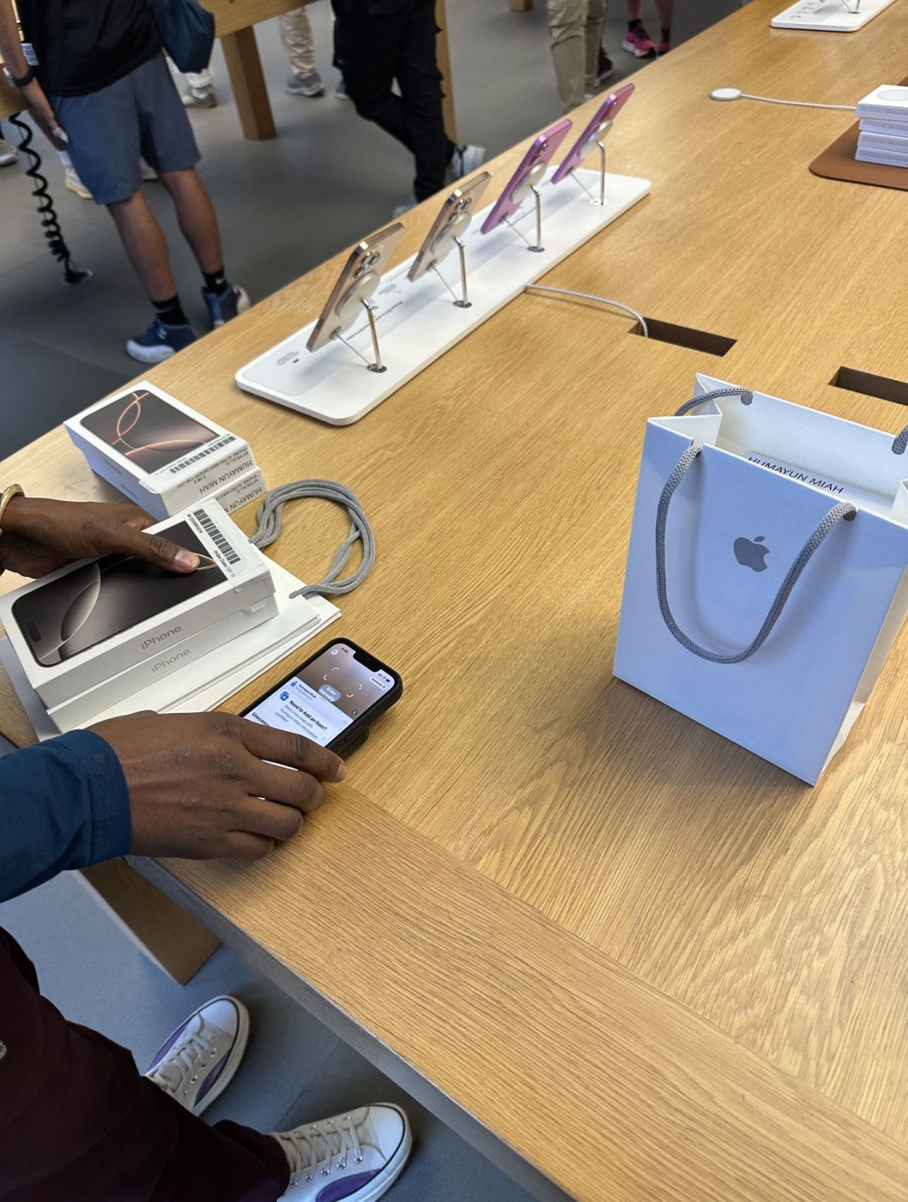 New! Apple iPhone 16 Pro & Pro Max