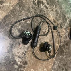 The Epic Sport2 are the second generation to one of our most famous (pre-true wireless) earbuds. We kept the same great over-ear memory wire that was 