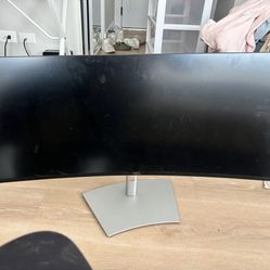 DELL 34 IN CURVED MONITOR **DAMAGED**