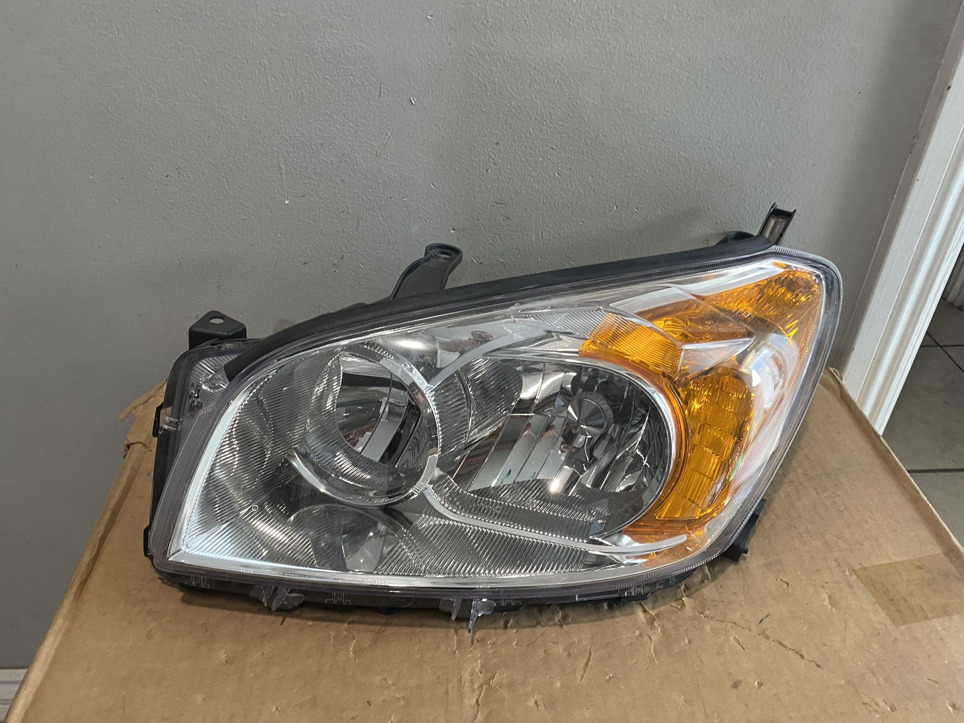 2009-2012 Toyota RAV4 Left Headlight