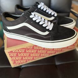 NEW In Box Vans Old Skool Black & White Size 10.5 US Men