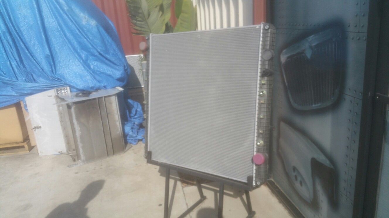 Aftermarket semi truck radiators
