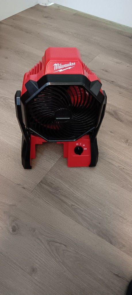Milwaukee M18 Jobsite Fan