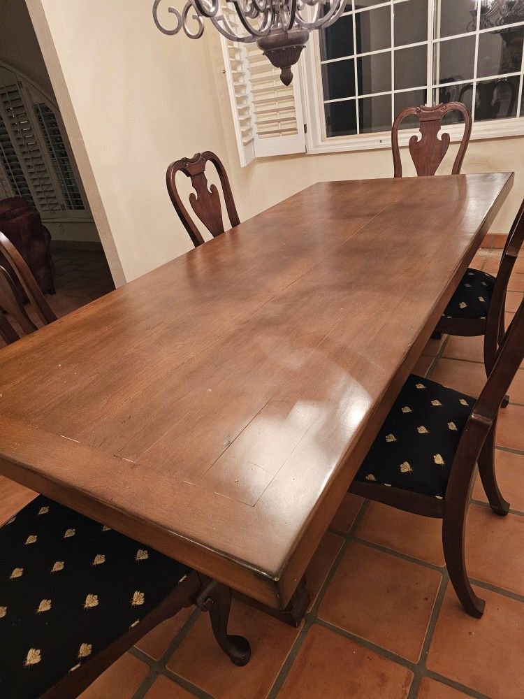 Dineing Table