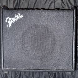 Fender Mustang LT25 guitar Amp. 25W, 1x18
