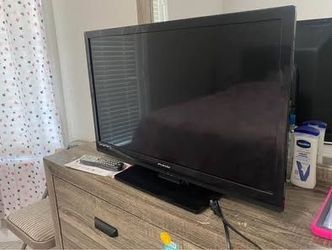 32 inch Flat Screen TV with Remote