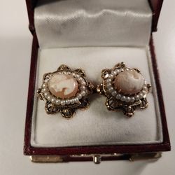 Vintage 1940s Carved Cameo Clip-on Earrings
