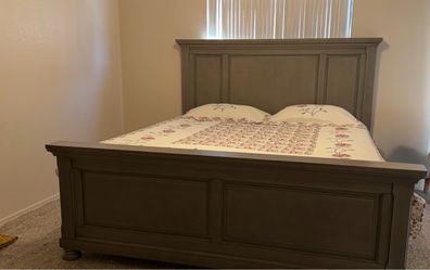 Ashley Furniture Lettner King Panel Bed – Light Gray