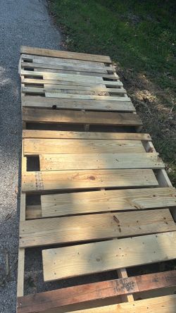3 FREE Pallets
