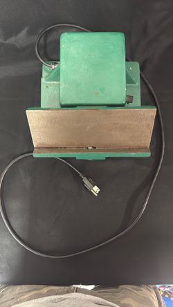 GRIZZLY INDUSTRIAL DEBURRING AND BEVELING MACHINE [CASH ONLY]