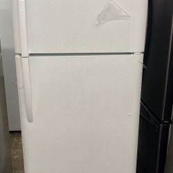 Frigidaire FRTDAW 20.5-cu ft Top-Freezer Refrigerator  D4S