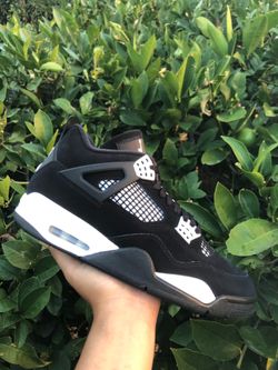 Jordan 4 white Thunder size 10.5 , 11 & 13