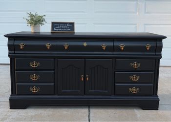 Gorgeous Black 9-Drawer Large Solid Wood Dresser