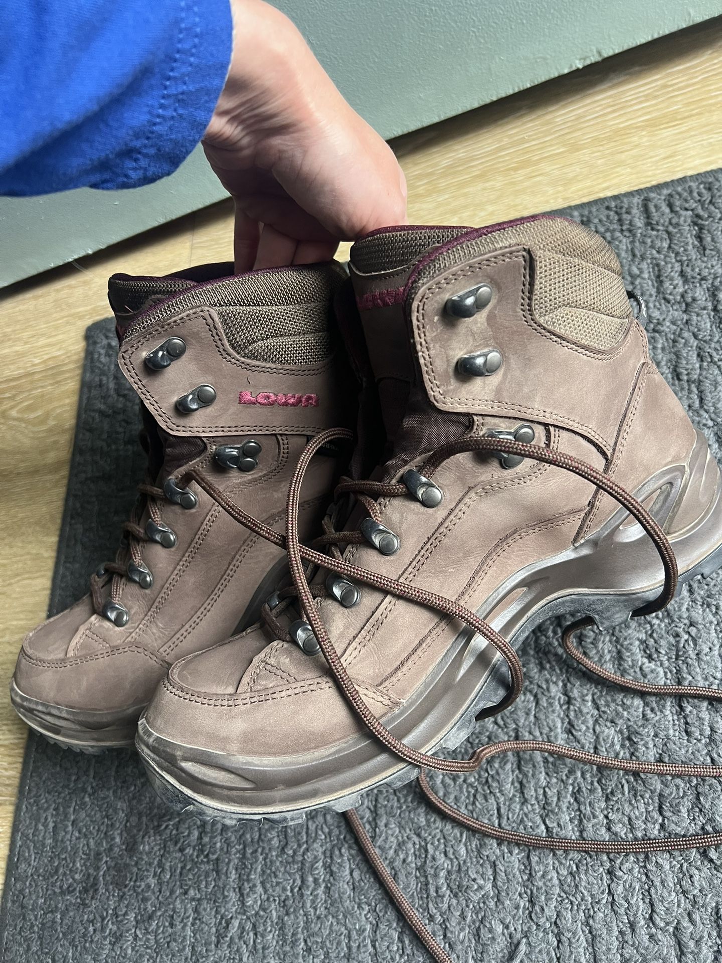 Womens Hiking Boots LOWA Renegade GTX Size 9