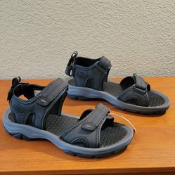 New Khombu sandal size 8m