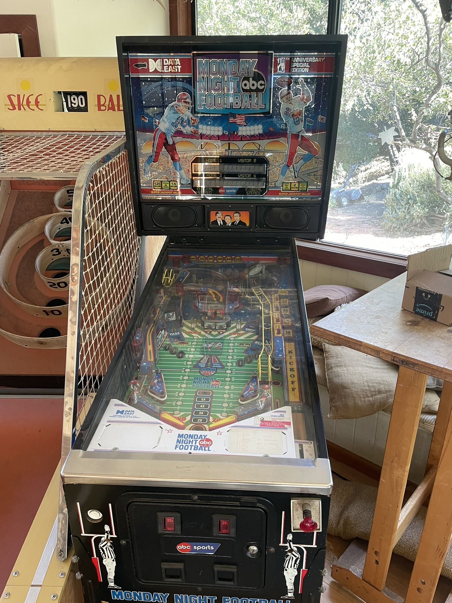 VINTAGE WORKING PINBALL MACHINE