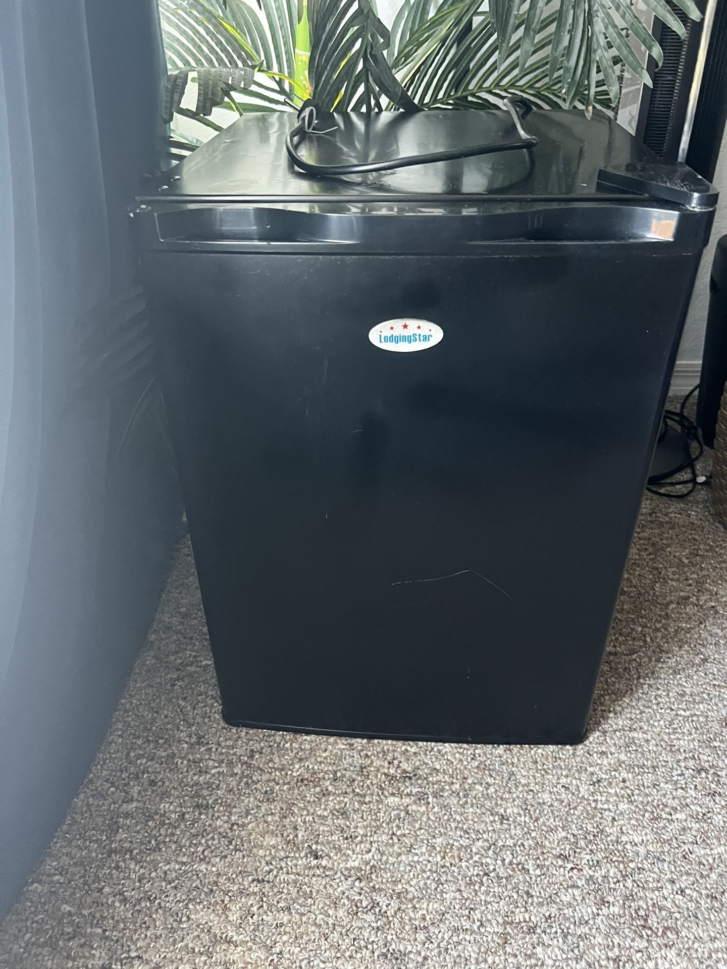 Black lodgingStar Mini Fridge