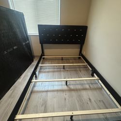 QUEEN SIZED BED SET WITH BOX SPRING