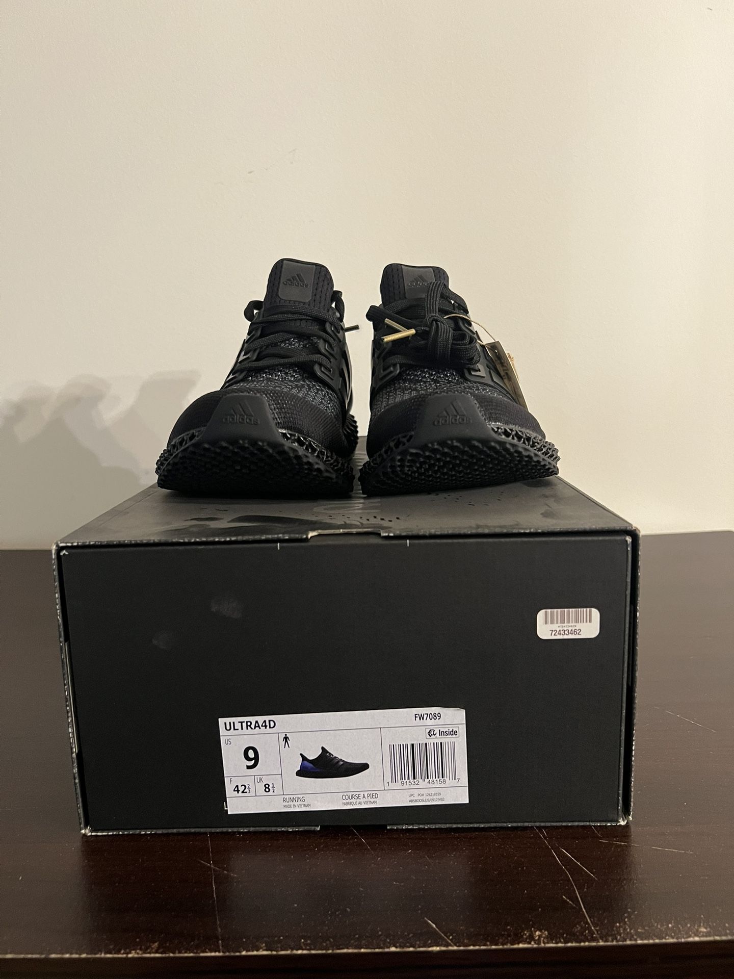 ADIDAS ULTRA 4D OG Size 9M brand new