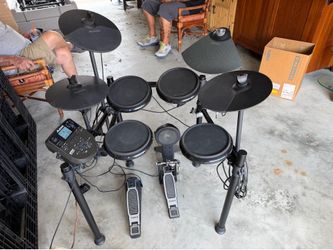 Alesis Nitro Mesh Electronic Drum Set with accessories and an extra Yamaha symbol. Works great
