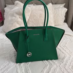 MK Large Leather Tote Bag - NEW 🏷️