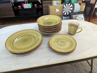 Ceramic Plates and bowls Green - Thomas Pottery