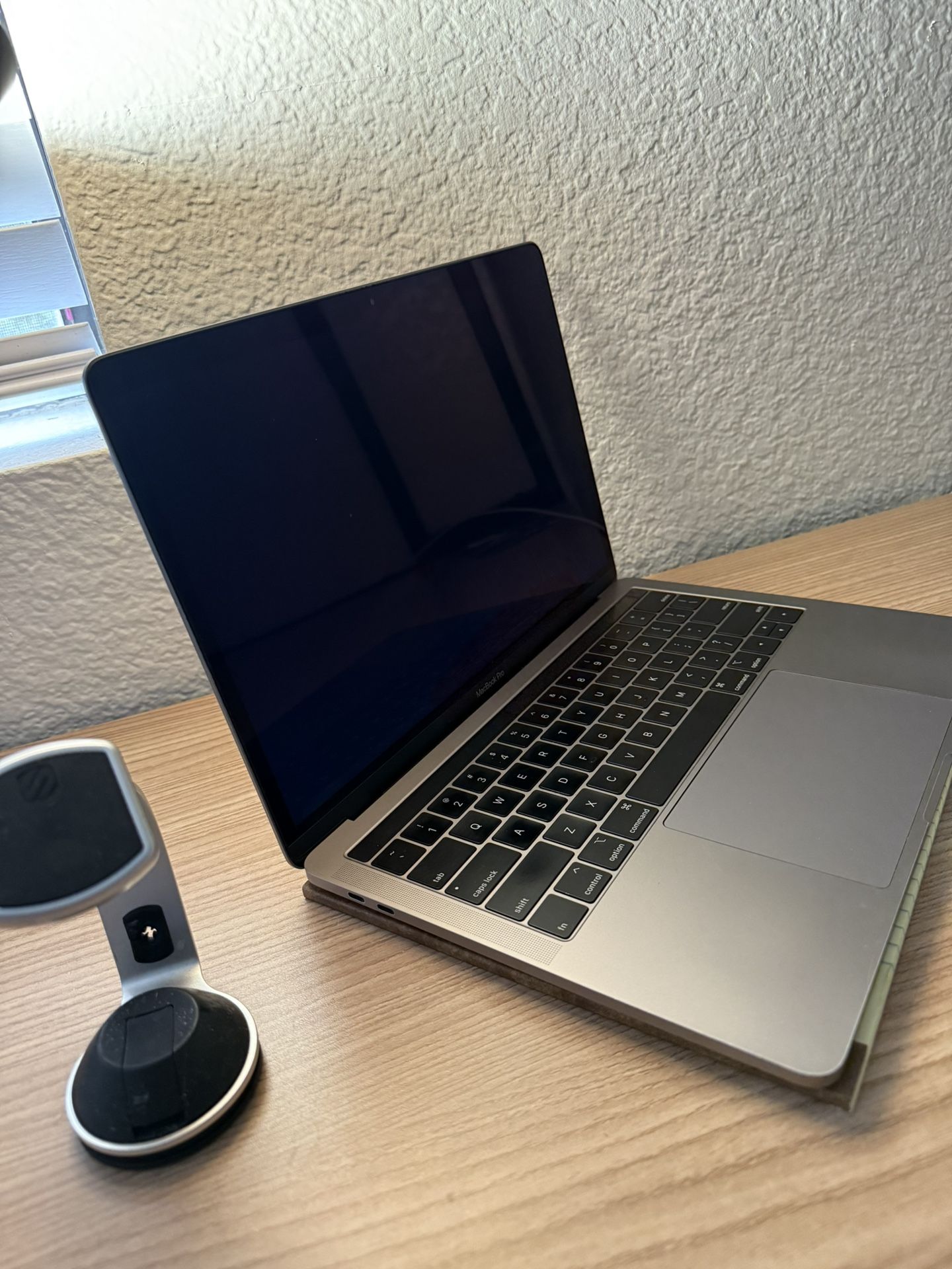💻 MacBook Pro 13” 2019 – Touch Bar – Impecable – $470