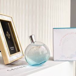 Hermes eau des merveilles bleue; Feminine fragrance; Aromatic aquatic fragrance; Notes: Patchouli, Woody, water.