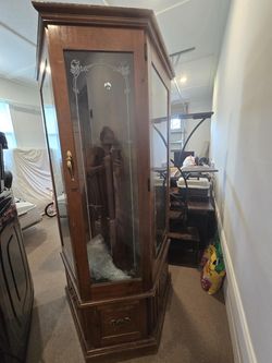 Locking Retro Gun Cabinet w/ key