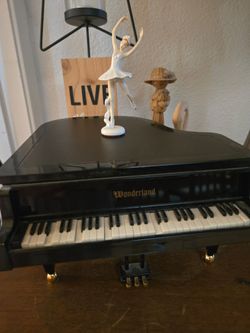 Wonderland Miniature Grand Piano Music Box